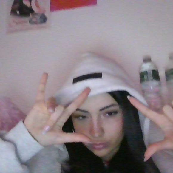 Meet your Posher, Ava - Picture 1 of 1